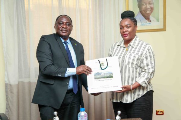 Tanzania Ambassador Richard Makanzo welcoming Deputy Energy Minister in Cairo