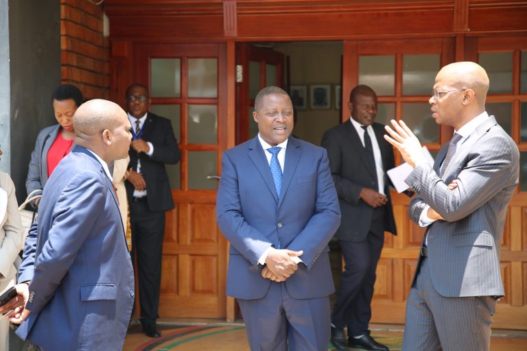 Waziri wa Mambo wa Nje na Ushirikiano wa Afrika Mashariki Mhe. January Y. Makamba amefanya mazungumzo na Waziri wa Mambo ya Nje wa Zambia Mhe. Stanley K. Kakubo. Wamejadili masuala mbalimbali kuelekea ziara ya Mheshimiwa Samia Suluhu Hassan Rais wa Jamhuri ya Muungano wa Tanzania nchini humo kuanzia tarehe 23-25 Oktoba 2023
