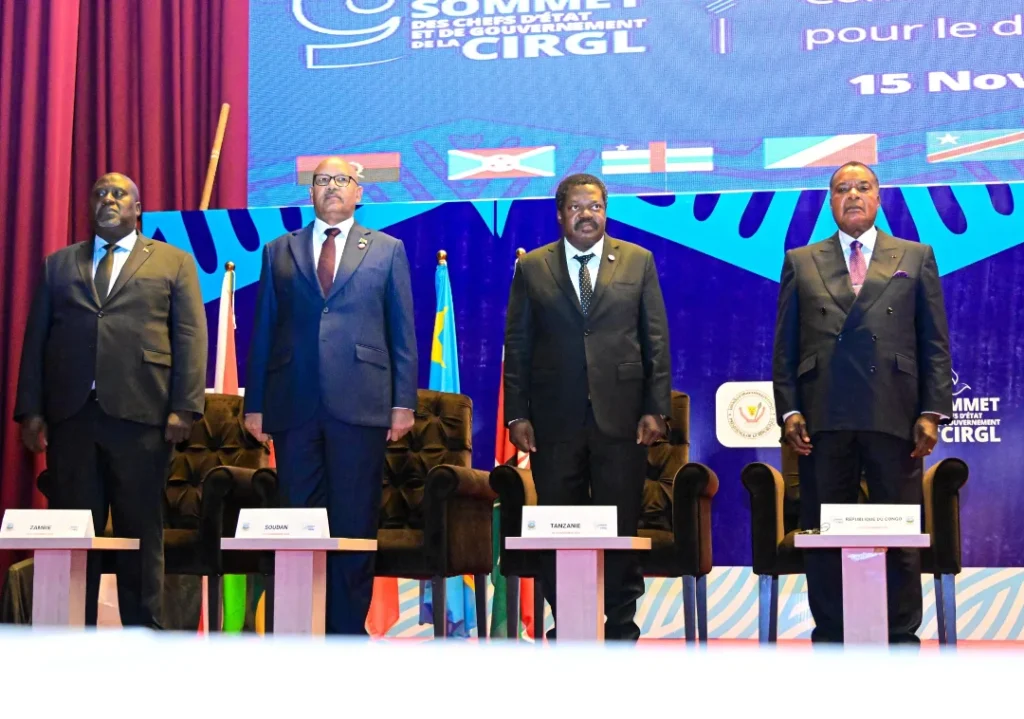 Makamu wa Rais wa Jamhuri ya Muungano wa Tanzania Mhe.Balozi Dkt. Emmanuel Nchimbi, amemwakilisha Rais wa Jamhuri ya Muungano wa Tanzania Mhe. Dkt. Samia Suluhu Hassan katika Mkutano wa Tisa wa Wakuu wa Nchi na Serikali wa Jumuiya ya Nchi za Ukanda wa Maziwa Makuu (ICGLR), uliyofanyika, Jijini Kinshasa, Jamhuri ya Kidemokrasia ya Kongo. Mkutano huo ambao ulitanguliwa na vikao vya Wataalam, Wakuu wa Vyombo vya Ulinzi pamoja na Kamati za Mawaziri wa Kisekta, ikiwemo Ulinzi, Madini na Jinsia, umebebwa na kauli mbiu ya “Uimarishaji wa Amani na Usalama kwa Maendeleo Endelevu katika Eneo la Maziwa Makuu” Kupitia kaulimbiu hiyo, nchi wanachama zimejadili hali ya usalama katika Ukanda wa Maziwa Makuu na kupendekeza njia za kuimarisha amani na usalama kwenye eneo hilo. Katika Mkutano huo, Tanzania inaunga mkono ajenda zote muhimu zilizojadiliwa ikiwemo ya amani na usalama na kusisitiza kuwa itaendelea kutoa mchango mkubwa kama inavyofanya katika nchi mbalimbali kuhakikisha kuwa amani ya kweli inapatikana kwenye Kanda hiyo. Katika Ufunguzi wa Mkutano huo, Mwenyekiti mpya wa Jumuiya ya Nchi za Ukanda wa Maziwa Makuu (ICGLR) ambaye pia ni Rais wa Jamhuri ya Kidemokrasia ya Kongo, Mhe. Felix Tshisekedi, amempongeza Rais wa Jamhuri ya Muungano wa Tanzania Mhe. Dkt. Samia Suluhu Hassan kwa ushindi aliyoupata katika uchaguzi huru uliyofanyika mwezi Oktoba 2025. Aidha, nchi wanachama zimetakiwa kuenzi Mkataba ulioanzisha Jumuiya hiyo unaolenga kufikiwa kwa amani, usalama na maendeleo ya kweli kupitia ushirikiano, umoja na mshikamano bila kusahau kujitoa na kujituma kwa hali na mali kufanikisha