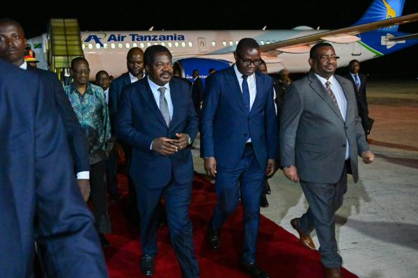 Makamu wa Rais wa Jamhuri ya Muungano wa Tanzania, Mhe. Dkt. Emmanuel Nchimbi amewasili jijini Kinshasa, Jamhuri ya Kidemokrasia ya Congo kumwakilisha Mhe. Dkt. Samia Suluhu Hassan, Rais wa Jamhuri ya Muungano wa Tanzania katika Mkutano wa Wakuu wa Nchi Wanachama wa Jumuiya ya Ukanda wa Maziwa Makuu (ICGLR) uliopangwa kufanyika Novemba 15, 2025.