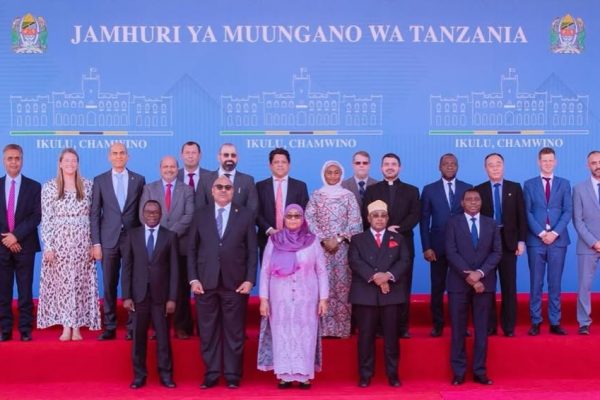President Samia Suluhu Hassan poses for a group photo with Honorary Consuls, Chargés d’Affaires, and senior government officials during the Diplomatic Sherry Party at Chamwino State House, Dodoma.