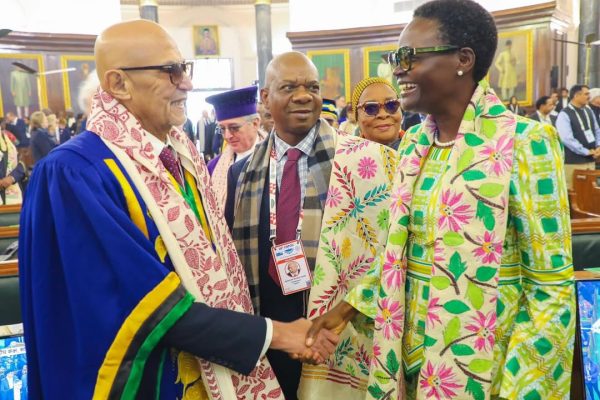 Speaker of Tanzania’s National Assembly Mussa Azzan Zungu greeting IPU President Dr. Tulia Ackson ahead of the 28th Commonwealth Speakers’ Conference in New Delhi.