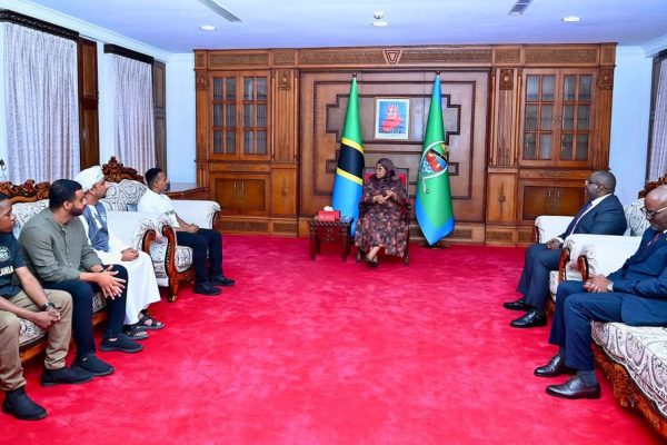 President Samia Suluhu Hassan meets Tanzanian youth from Oman, led by Mr. Khalid Al Barwani, at Ikulu Ndogo in Tunguu, Zanzibar, to discuss global tourism promotion efforts through The Royal Tour film.