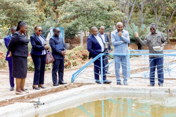 Minister Hamad Yussuf Masauni greeting former Prime Minister Mizengo Peter Pinda during a courtesy visit at his home in Dodoma
