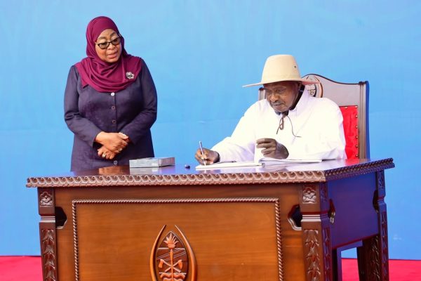 Ugandan President Yoweri Kaguta Museveni signing the visitors’ book upon his arrival at the State House grounds in Dar es Salaam on 7 February 2026.