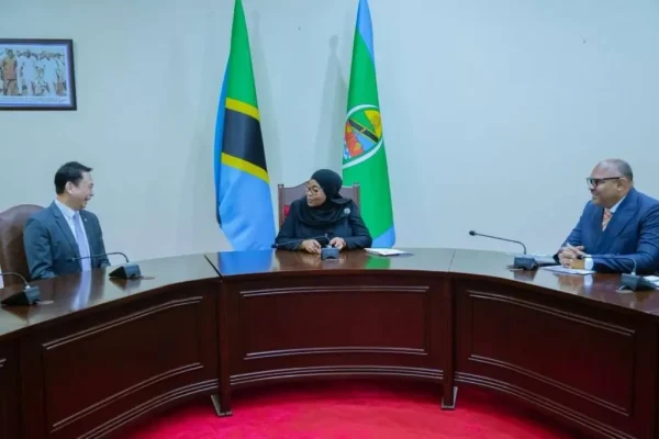 President Samia Suluhu Hassan meeting Singapore Ambassador Douglas Foo at State House in Dar es Salaam to discuss strengthening bilateral cooperation.