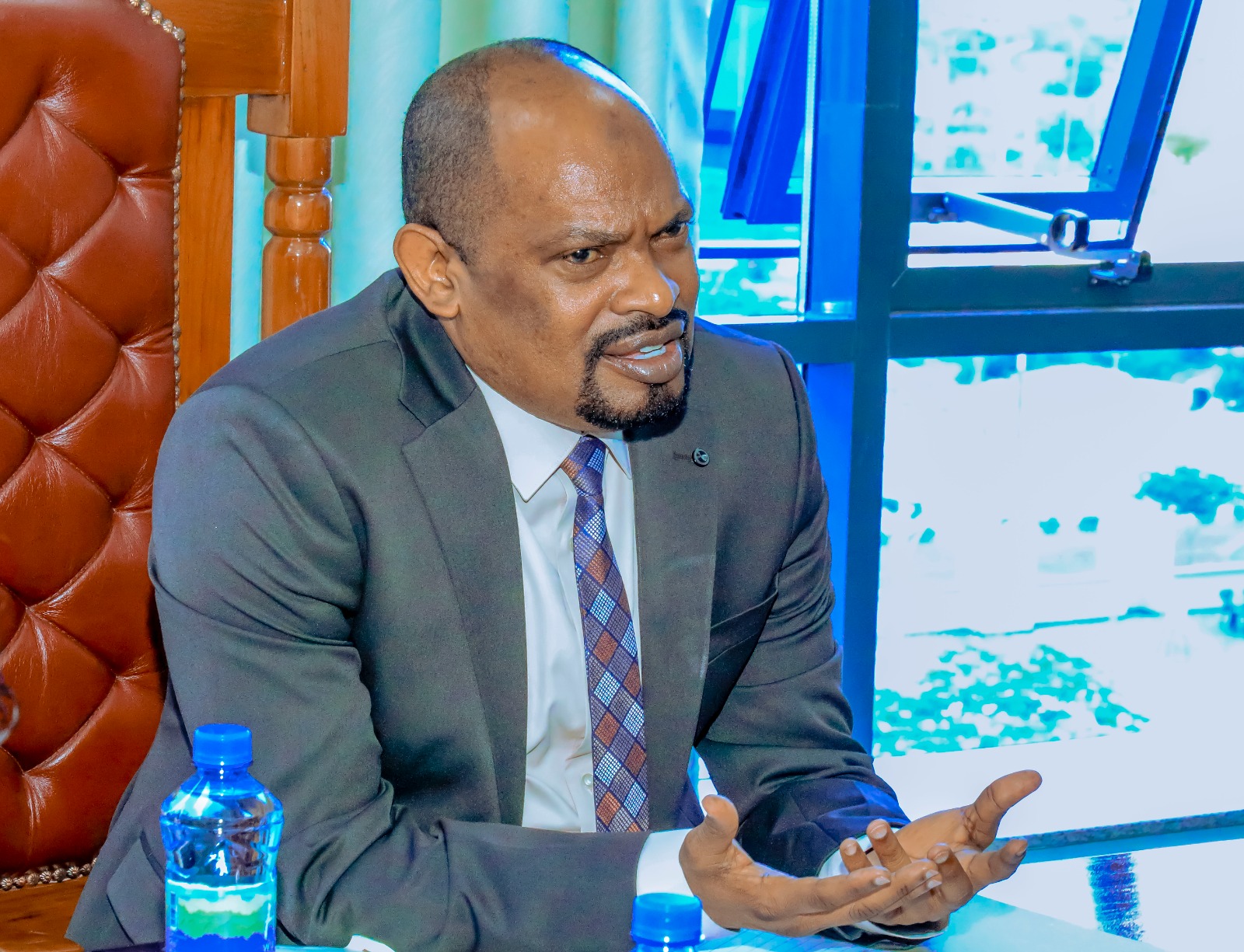 Deputy Minister Hamad Hassan Chande addressing officials from the Department of Heritage during a working session in Dodoma on strengthening heritage tourism and collaboration with Zanzibar.