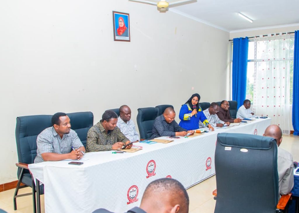 Cabinet Ministers and regional leaders meeting with community representatives from Kilindi and Handeni Districts to discuss implementation of Prime Minister’s directives in Tanga Region.