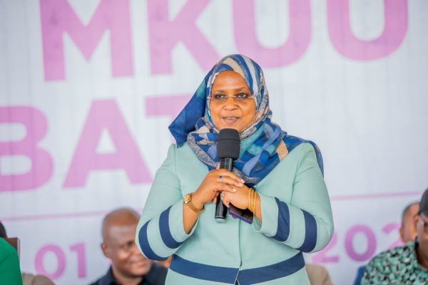 Minister Ashatu Kijaji addressing residents of Babati District on conservation efforts and the economic importance of Tarangire National Park in Manyara Region.