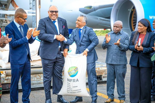 Tanzania delivering maize food aid to Mozambique via Air Tanzania cargo plane following floods in Maputo