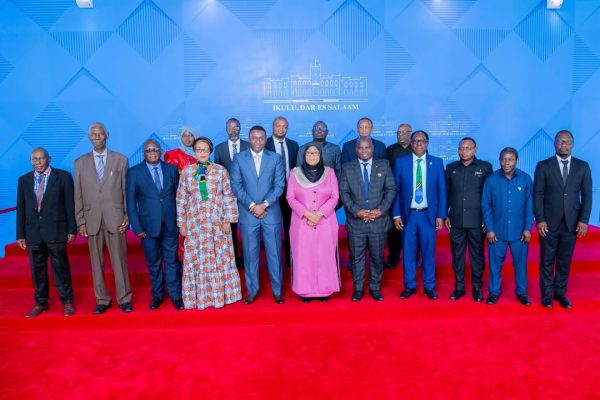 President Samia Suluhu Hassan poses with presidential candidates from 16 political parties at State House in Dar es Salaam following a consultative meeting