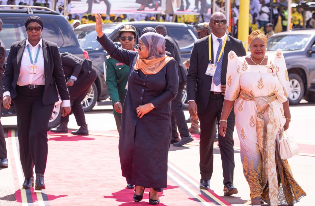 President Samia Suluhu Hassan greeting leaders upon arrival at Entebbe International Airport ahead of the inauguration ceremony of Yoweri Kaguta Museveni in Kampala.