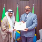 Tanzania’s Foreign Minister Mahmoud Thabit Kombo receiving copies of Letters of Credence from Kuwait’s Ambassador-Designate, H.E. Salem Yousif Alhamdan, during a diplomatic meeting in Dar es Salaam.