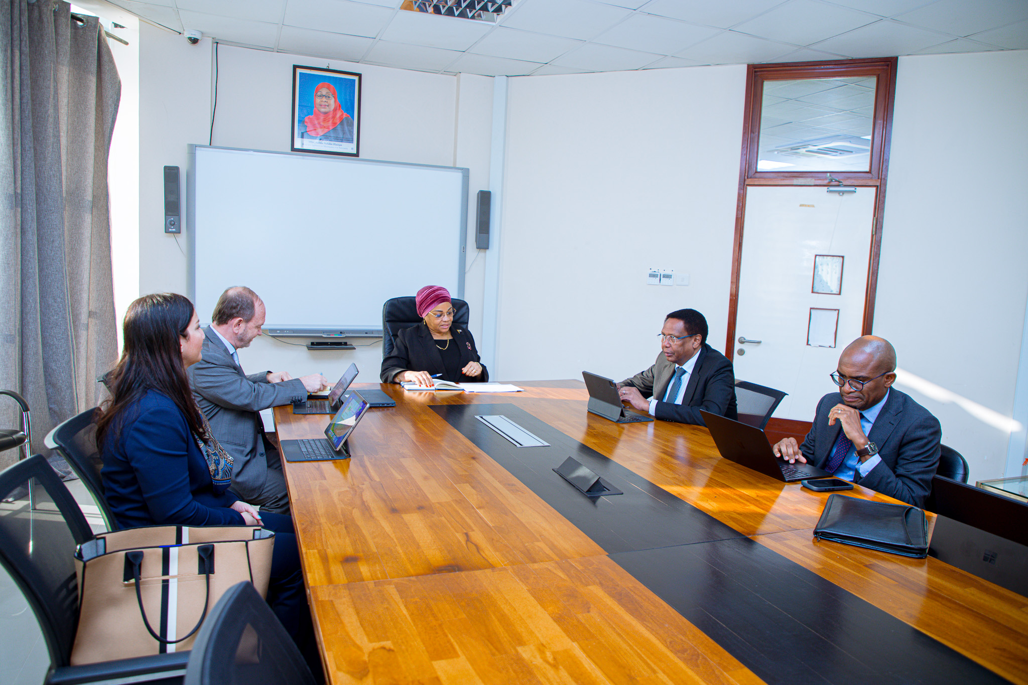Permanent Secretary Dr. Natu El-Maamry Mwamba meets with World Bank Country Director Firas Raad in Dodoma to discuss Tanzania’s priority development projects under the IDA-21 financing programme, focusing on energy, infrastructure, and climate resilience.