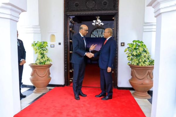 President of Zanzibar Dr. Hussein Ali Mwinyi welcomes Singapore President Tharman Shanmugaratnam and his delegation at the State House in Zanzibar during an official visit on 10 June 2026.